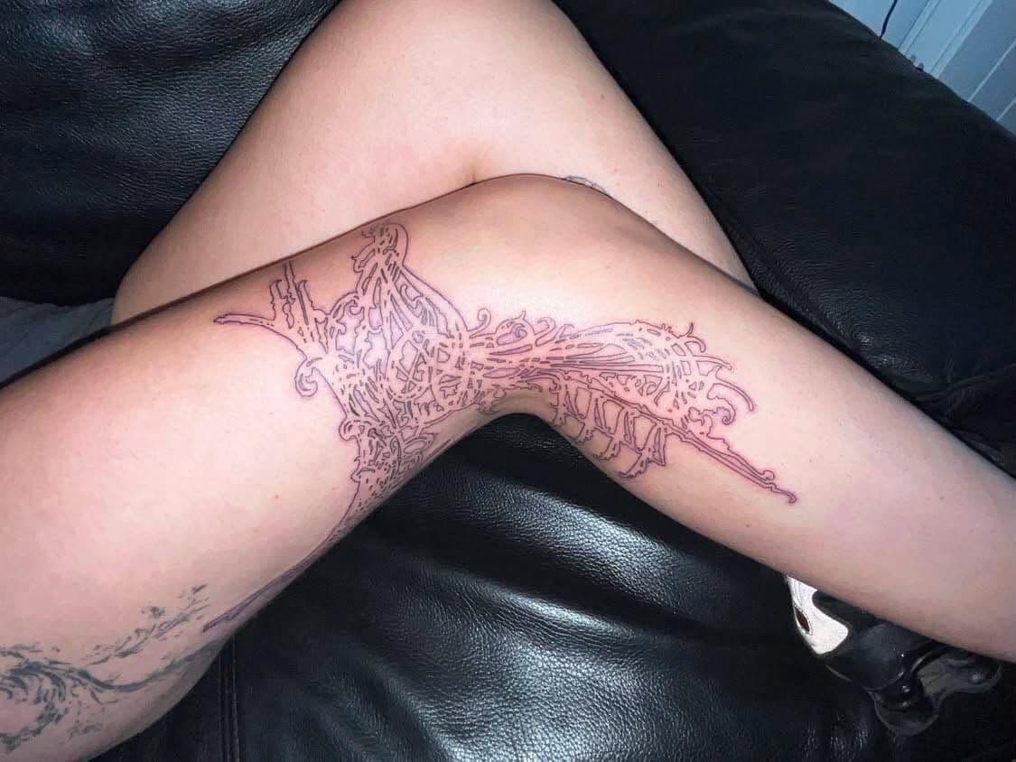 Zalienatia is a Berlin-based tattoo artist whose work explores abstract forms inspired by architectural ornaments and bone structures, carrying traces of ancient, imagined worlds. An important part of her practice is finding the right design and placement for each body and aspiration. Her designs are built from delicate line-work and minimal shading. Zalienatia sees tattoos as an empowering tool with which we can use our skin to shape and communicate our identity to the world around us. - Tattoo
